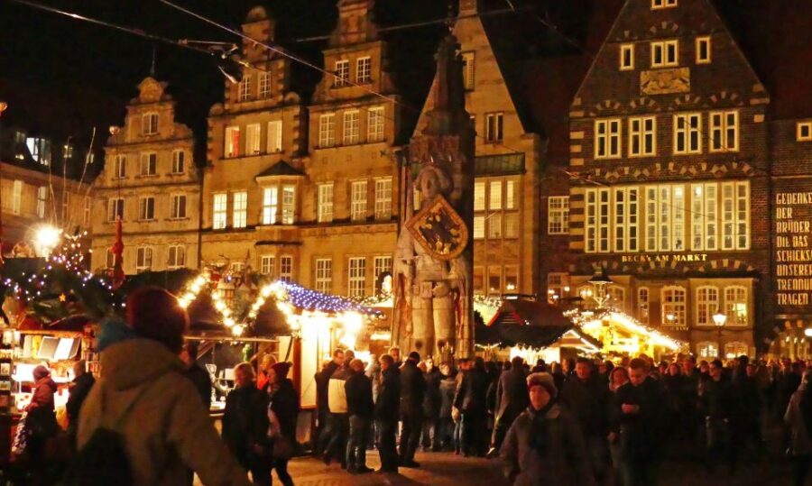 Bremen: Fairy Tale Christmas Guided Walking Tour in English