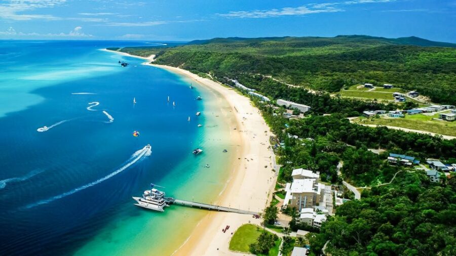 Brisbane: Moreton Island Return Ferry & Adventure Day Pass