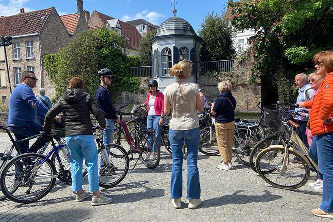 Bruges, Guided Retro Biketour: Highlights and Hidden Gems - Exploring Bruges Charming Streets