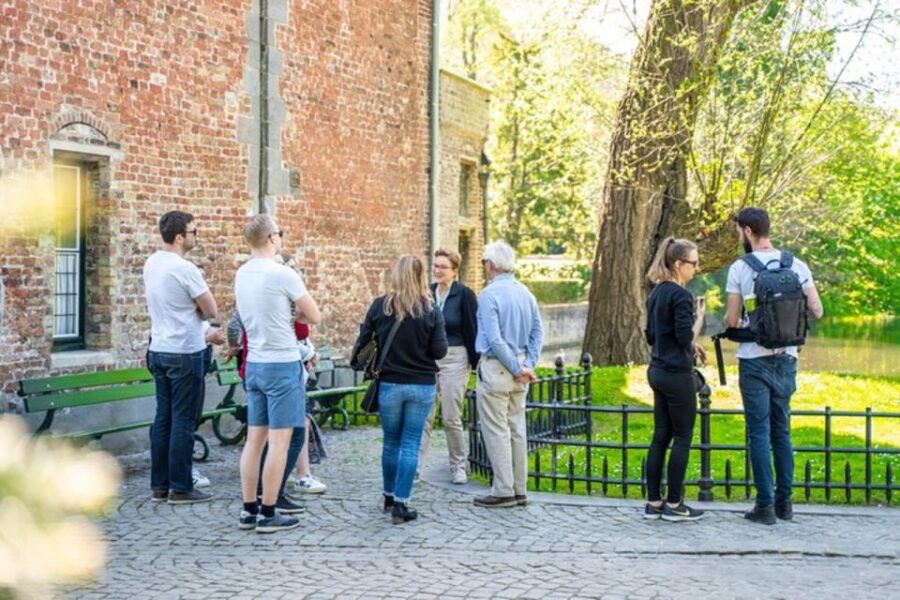 Bruges: Guided Walking Tour With Beer and Waffle