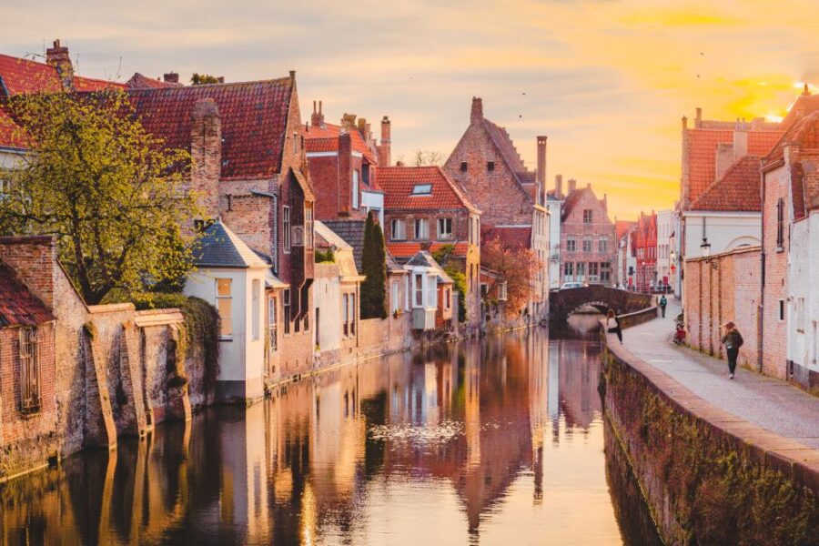 Bruges: Self-Guided Highlights Scavenger Hunt & Walking Tour - Overview and Pricing
