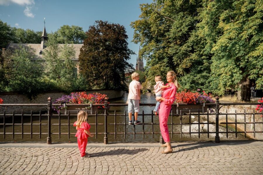 Bruges : Your Private 30min. Photoshoot in the Medieval City - Activity Overview