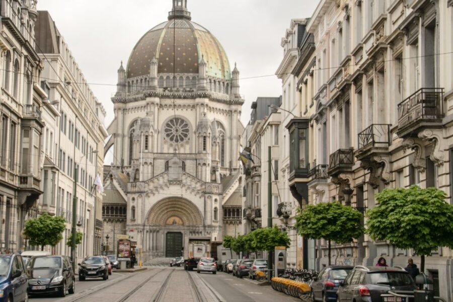 Brussels: First Discovery Walk and Reading Walking Tour - Tour Overview