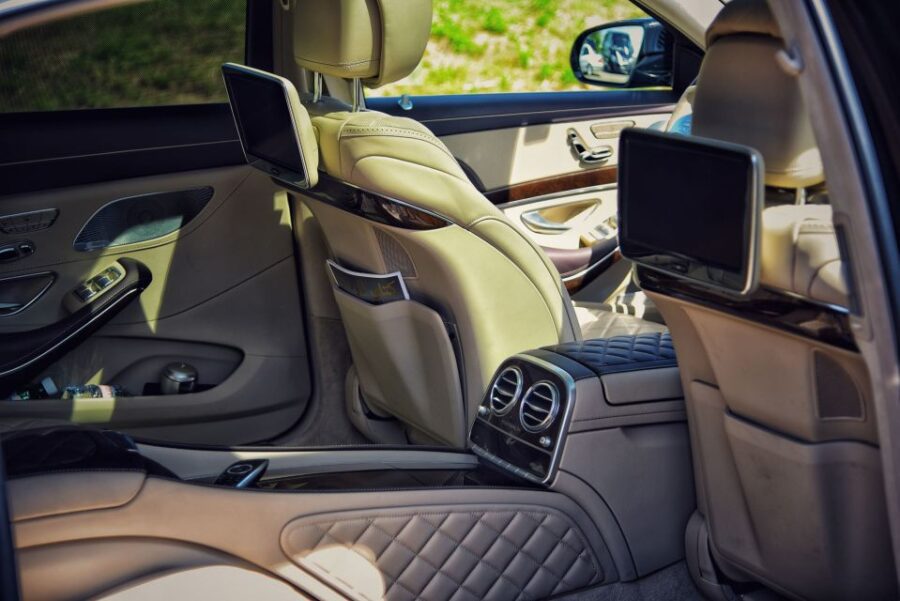 Brussels: Private VIP Transfer To/From Bruges