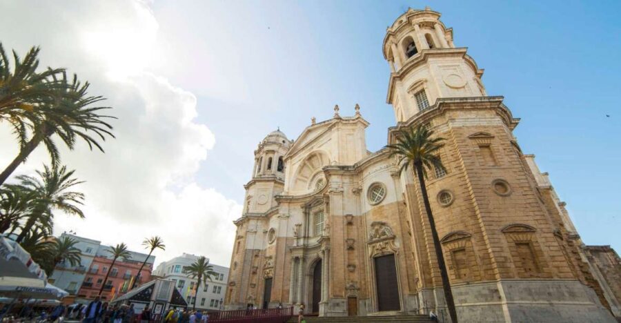 Cadiz: Private Guided Tour With Flexible Route