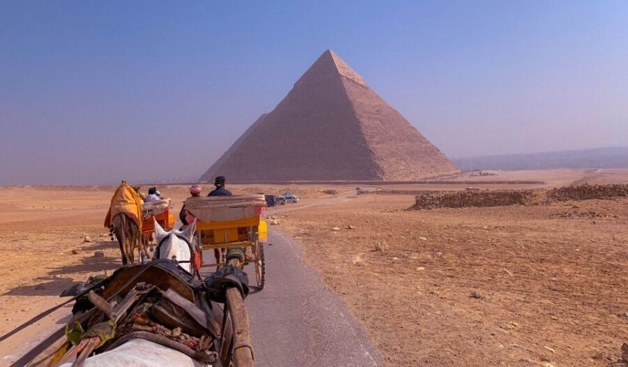 Cairo: Half Day Pyramids Tour by Camel or Horse Carriage