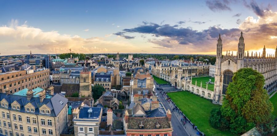 Cambridge: Alumni-Led Walking & Punting Tour W/Kings College