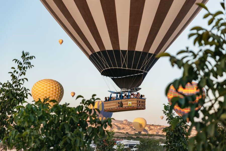 Cappadocia: Panoramic Hot Air Balloon Viewing Tour