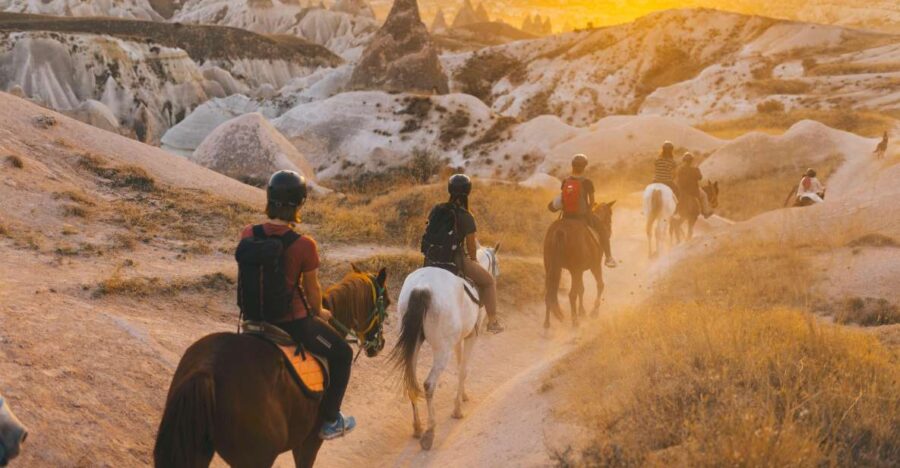 Cappadocia: Sunset or Daytime Horse Riding Tour