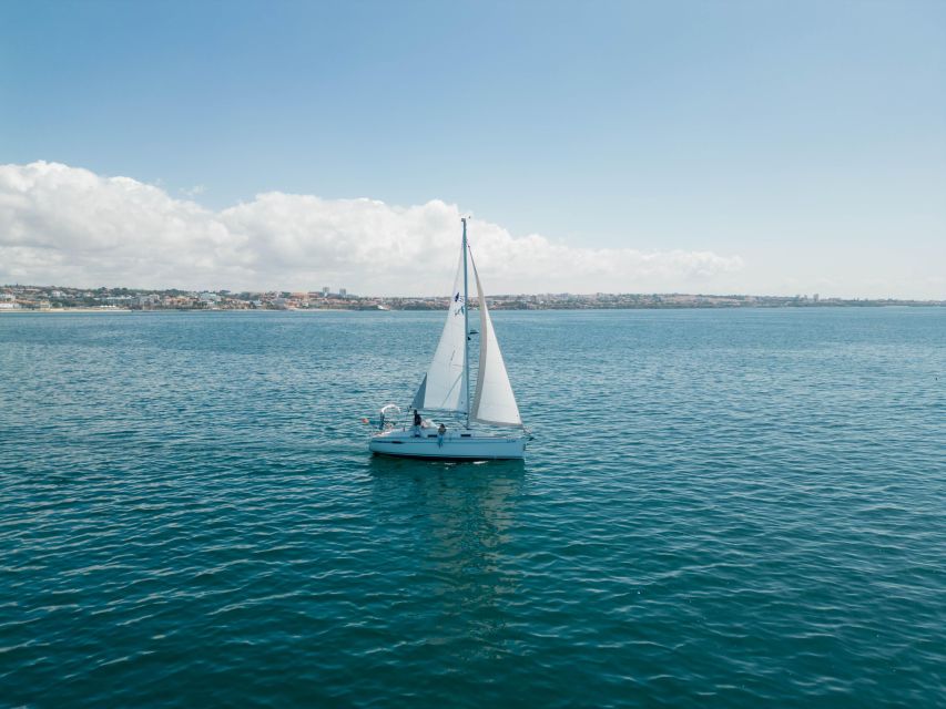 Cascais: Romantic Experience for Two by Sailboat