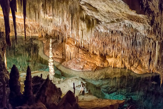 Cayman Crystal Caves Tour in Grand Cayman Island