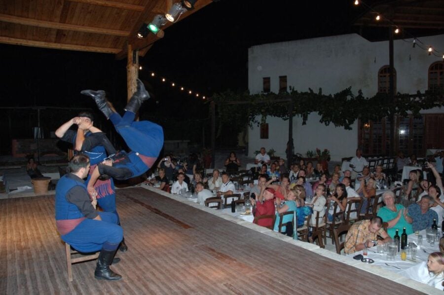 Chania: Cretan Folklore Night With Buffet and Transfer