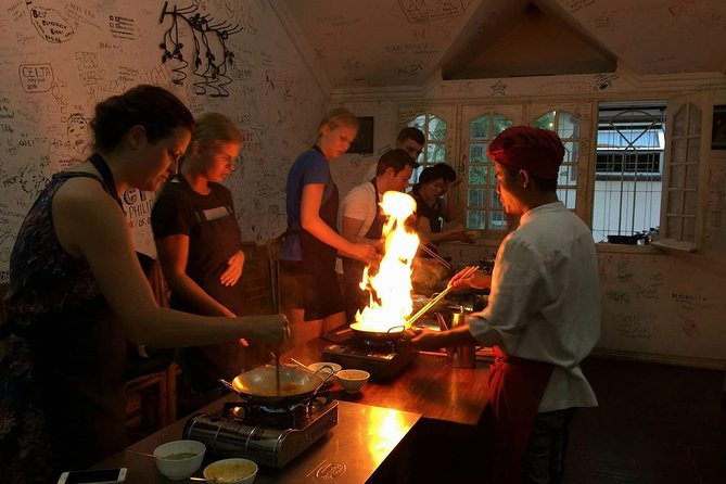 Chef Vu Cooking Class Plus Market Trip in Saigon Center (Pick up by Cyclo)