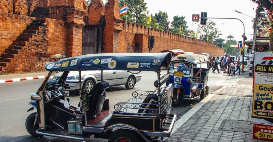 Chiang Mai: Private Tuk Tuk Tour of City Temples With Pickup