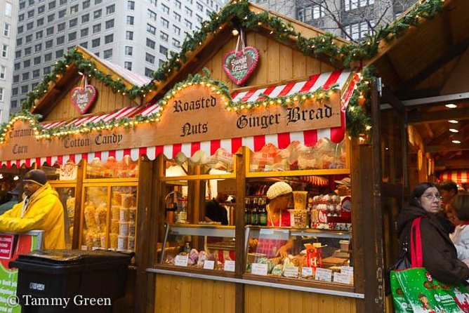 Chicago-Style Holiday Hike: Festive Food and Walking Tour