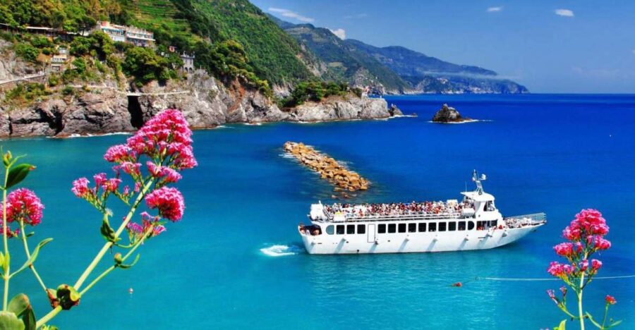 Cinque Terre Small Group by Minivan From Lucca
