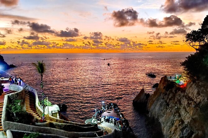 Cliff Diver De Luxe With Different Options at La Quebrada