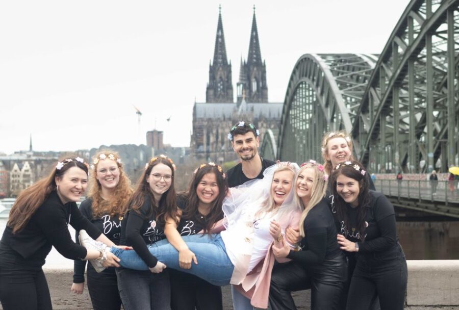 Cologne: Bachelorette Party Tour in the Old Town With Photoshoot - Tour Overview