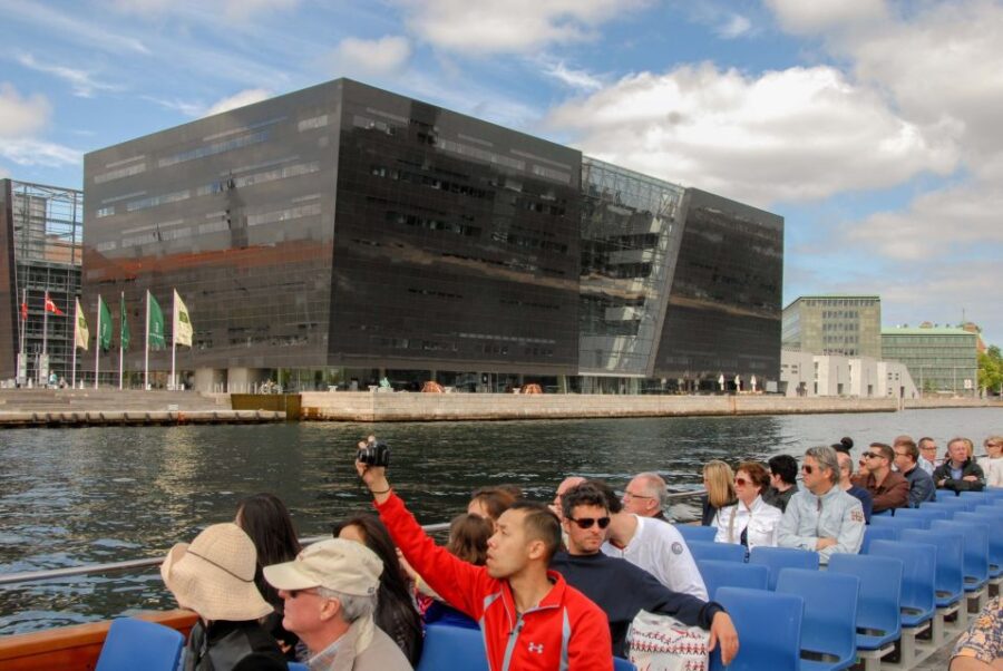 Copenhagen: 48-Hour Sightseeing Bus Ticket, 1-Hour Boat Tour