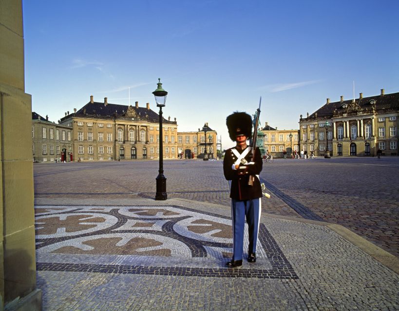Copenhagen: City Highlights Guided Bike Tour