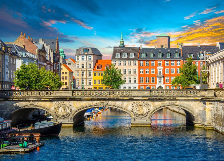 Copenhagen: Private Sightseeing Tour by Car and Walking