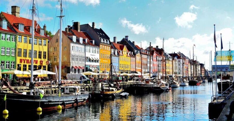 Copenhagen: Public 4-Hour Guided Walking Tour in French