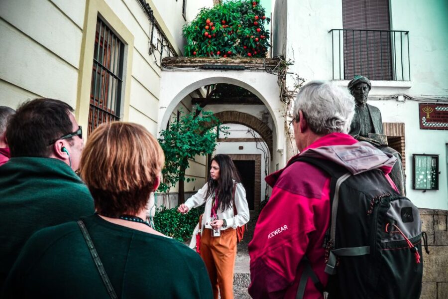 Córdoba: Jewish Quarter, Synagogue, Mosque, and Alcázar Tour