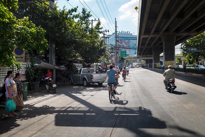 Countryside Bangkok and a Local Floating Market Tour by Bicycle Including Lunch