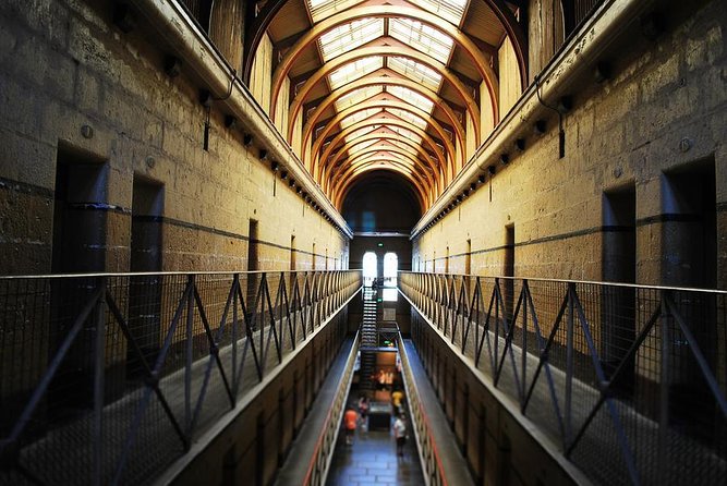 Creepy Tales, Bars & Laneways Of Melbourne Walking Tour