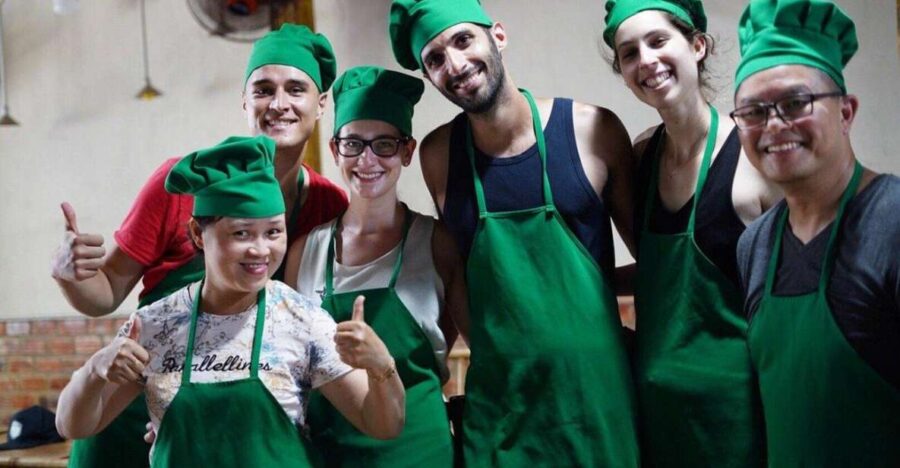 Da Nang: Cooking Class and Tasting Pho With Local Girl - Exploring the Cooking Class Experience
