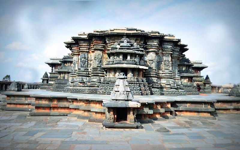 Day Excursion of Belur, Halebeedu & Shravanabelagola