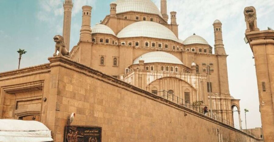 Day Tour Great Pyramids and Sphinx Egyptian Museum Bazzar