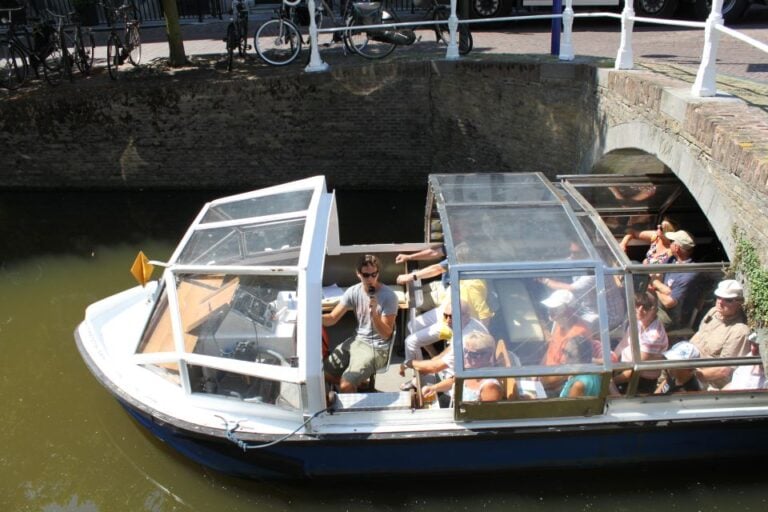 Delft: Canal Cruise With Guided Commentary