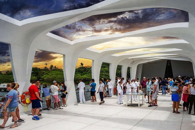 Deluxe Pearl Harbor, Arizona Memorial, and Visitor Center Tour