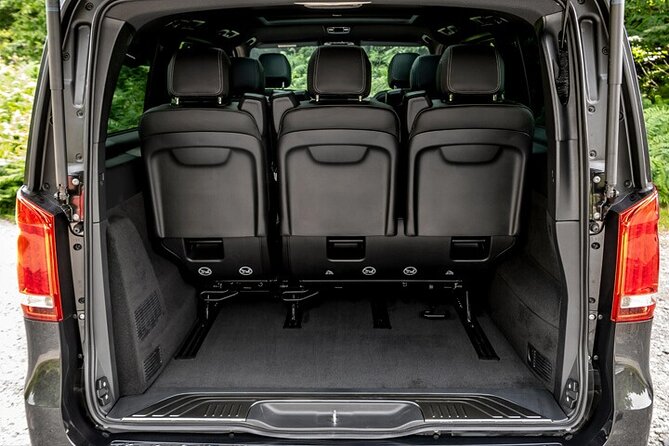 Departure Private Transfer Auckland City to Auckland Airport AKL by Luxury Van - Included Services
