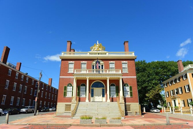 Discover Salem & Craft Spells With a Real Witch(Small Group Tour)