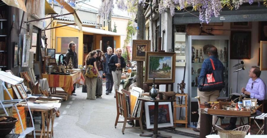 Discover the Flea Market of Saint Ouen and Its Culture - Location and History
