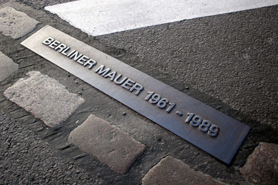 Divided Berlin & Cold War: Berlin Wall 2-Hour Tour - Tour Overview