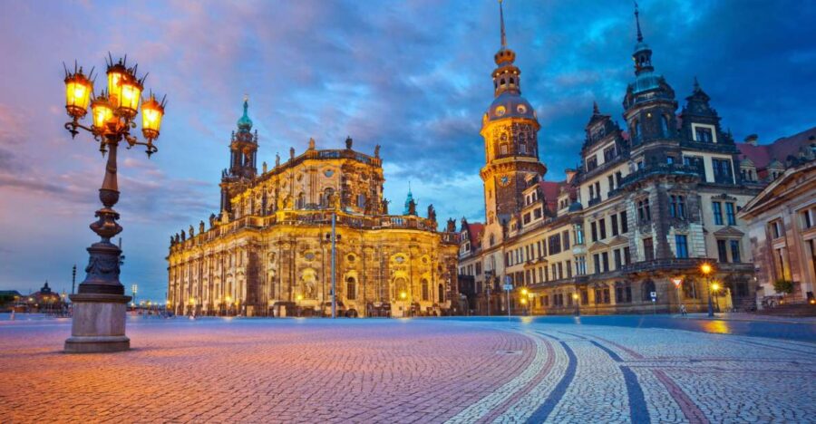Dresden: Old Town Highlights Scavenger Hunt and Walking Tour