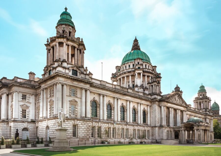 Dublin: Giants Causeway, Dark Hedges, Dunluce & Belfast Tour