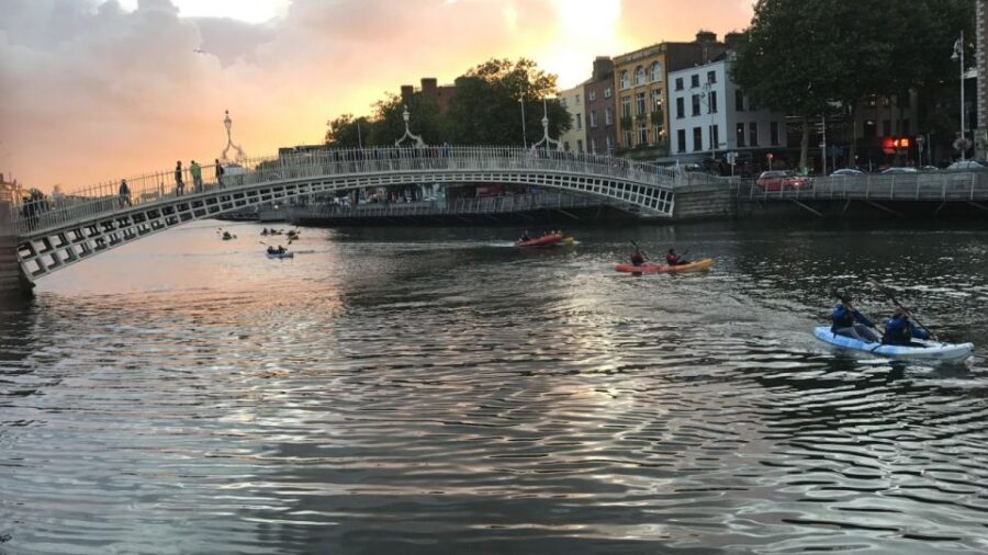 Dublin: Music Under the Bridges Kayaking Tour