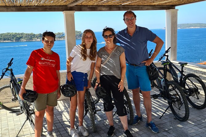 E-Bike Tour + Gourmet Snack + Wine Tasting (Small Group)