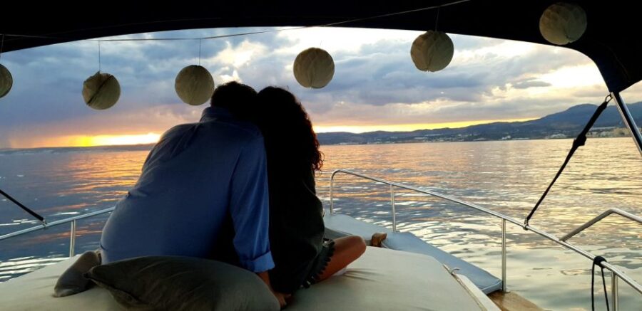 Estepona: Sunset Boat Trip & Cava & Tapas