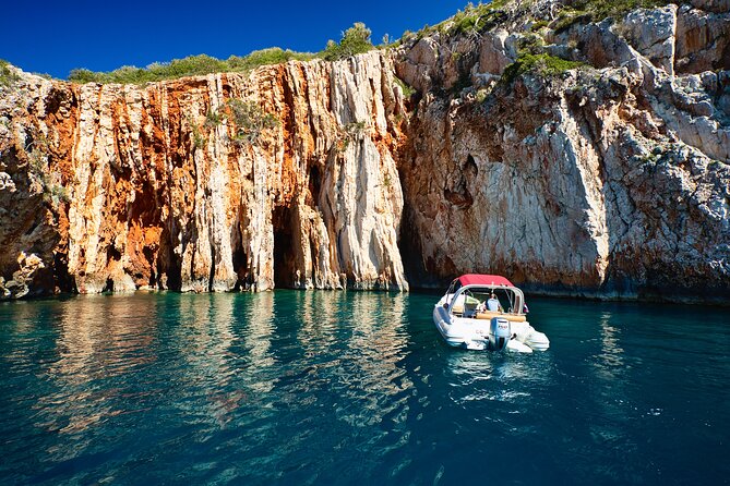 Exclusive Private Tour: Red Rocks & Pakleni Islands