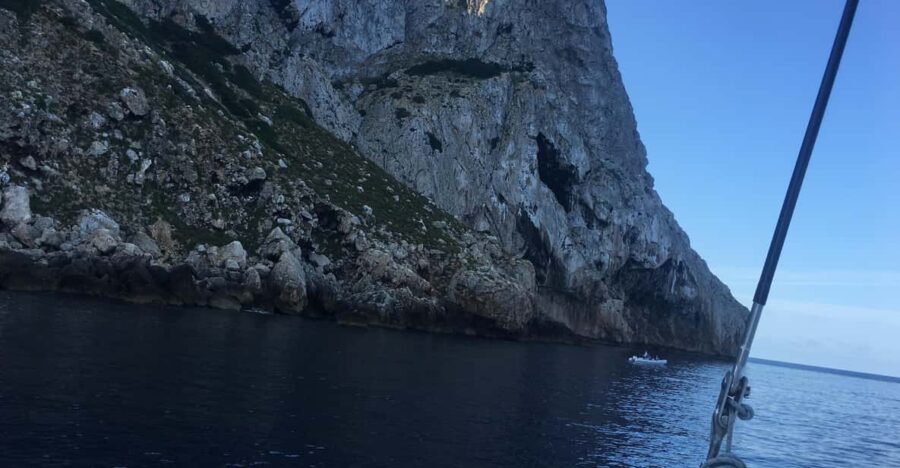 EXCURSION IN PRIVATE BOAT TO ES VEDRA & BEST CAVES OF IBIZA