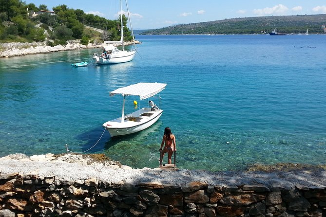 Explore the West Side of the Island of Brač With the Pasara Boat – Traditional Dalmatian Boat