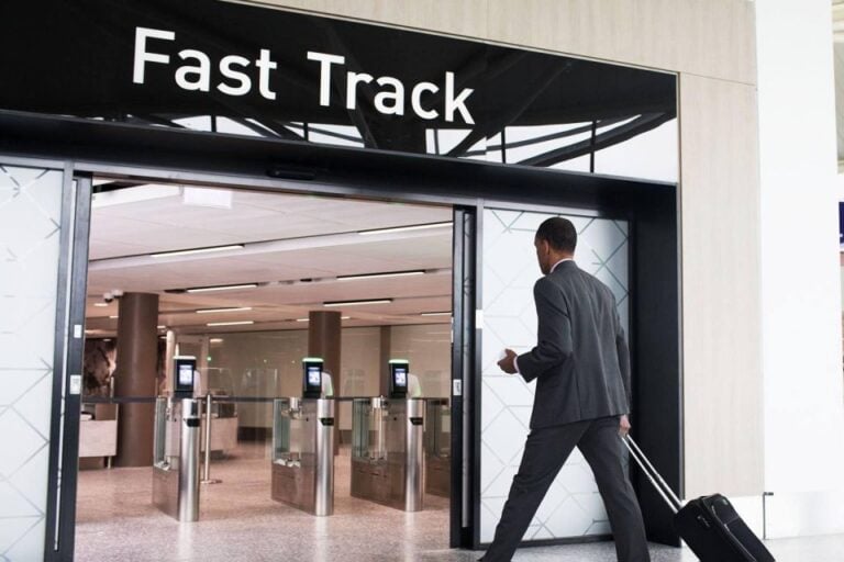 Fasttrack Tan Son Nhat International Airports (SIM Option)