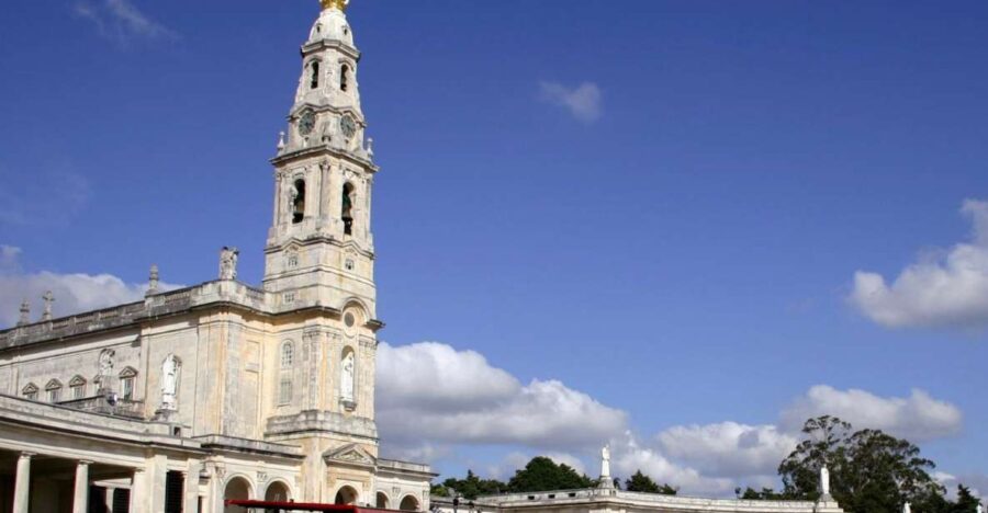 Fatima, Óbidos, Nazaré and Batalha - Full Day Private Tour