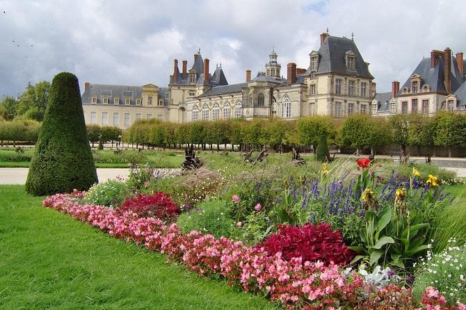 Fontainebleau and Barbizon Half Day Guided Tour From Paris by Minivan