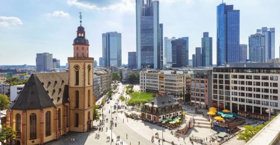 Frankfurt: City Exploration Game and Tour